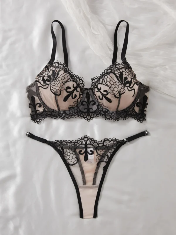 sous-vêtement mode érotique sexy avec Broderie double sur des coupes , effet lingerie en résille transparente à trois pièces – Image 5