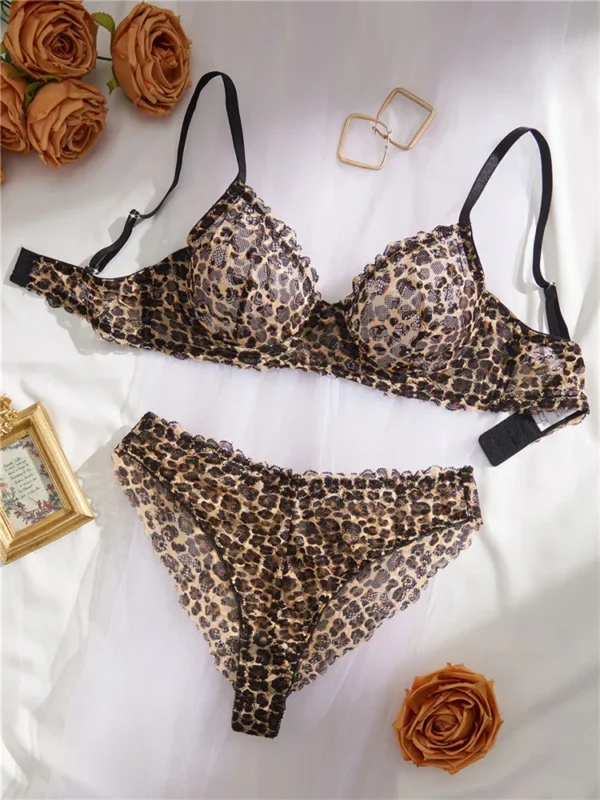 Ensemble de lingerie sexy , exotique à broderie léopard, dentelle, volant, sans couture, avec armature