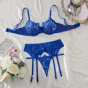 Ensemble de lingerie sexy trois pièces avec soutien-gorge push-up et culotte en dentelle bleue transparente