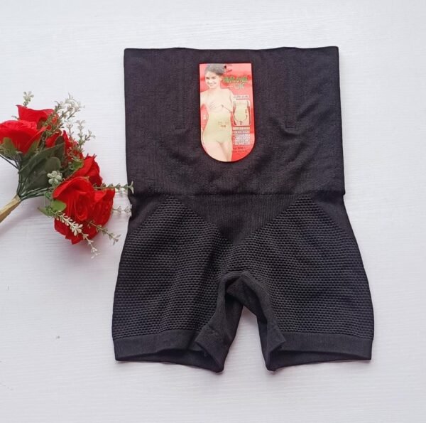 Culottes gainantes de ventre en lingerie féminine amincissante , confortables et respirants.
